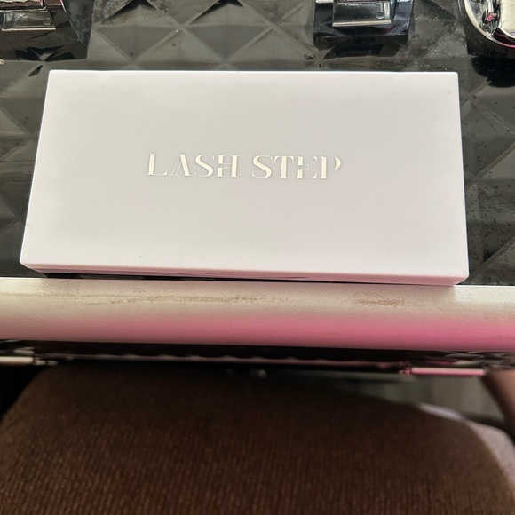 Makeup - Picture 5 of 6